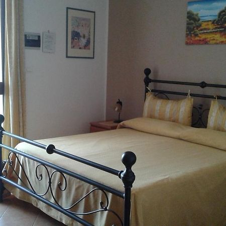 B&B Il Giardino Degli Ulivi Torre Santa Sabina Exteriör bild