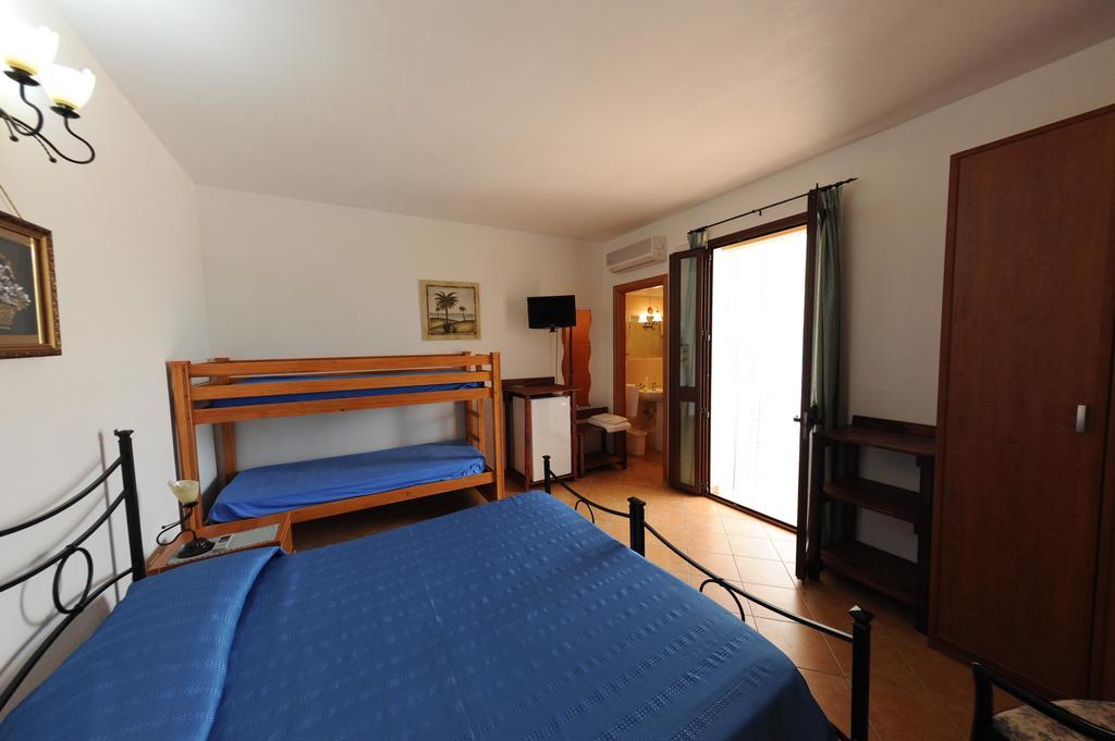 B&B Il Giardino Degli Ulivi Torre Santa Sabina Exteriör bild